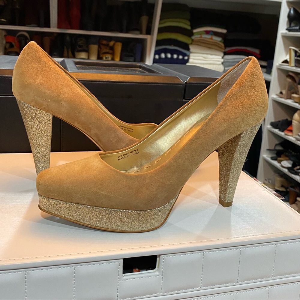 Tahari suede  pumps